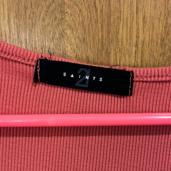 21 SAINTS coral ribbed ruffle shirred front top - Picture 2 of 5